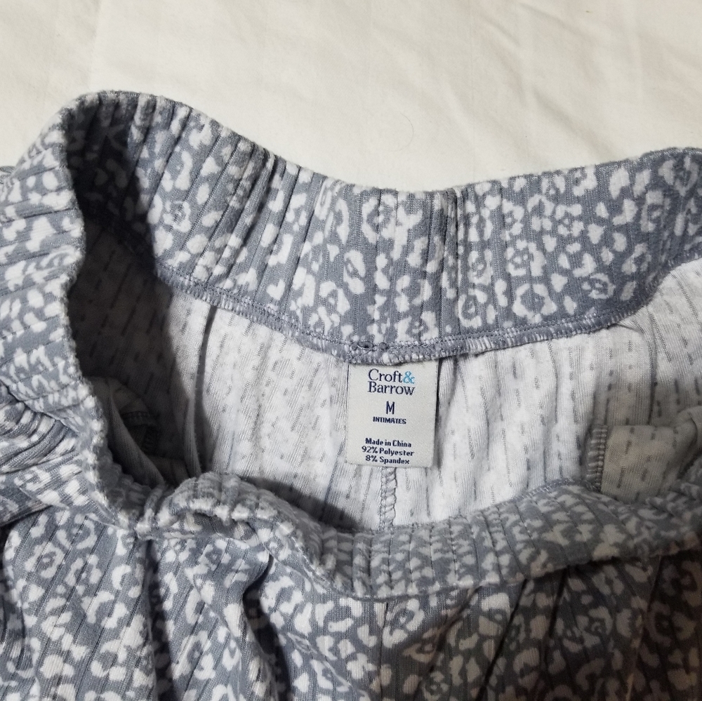 Pajama Set - Picture 2 of 5